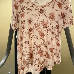 Maurices Light Pink Floral Top- Very pretty hem!